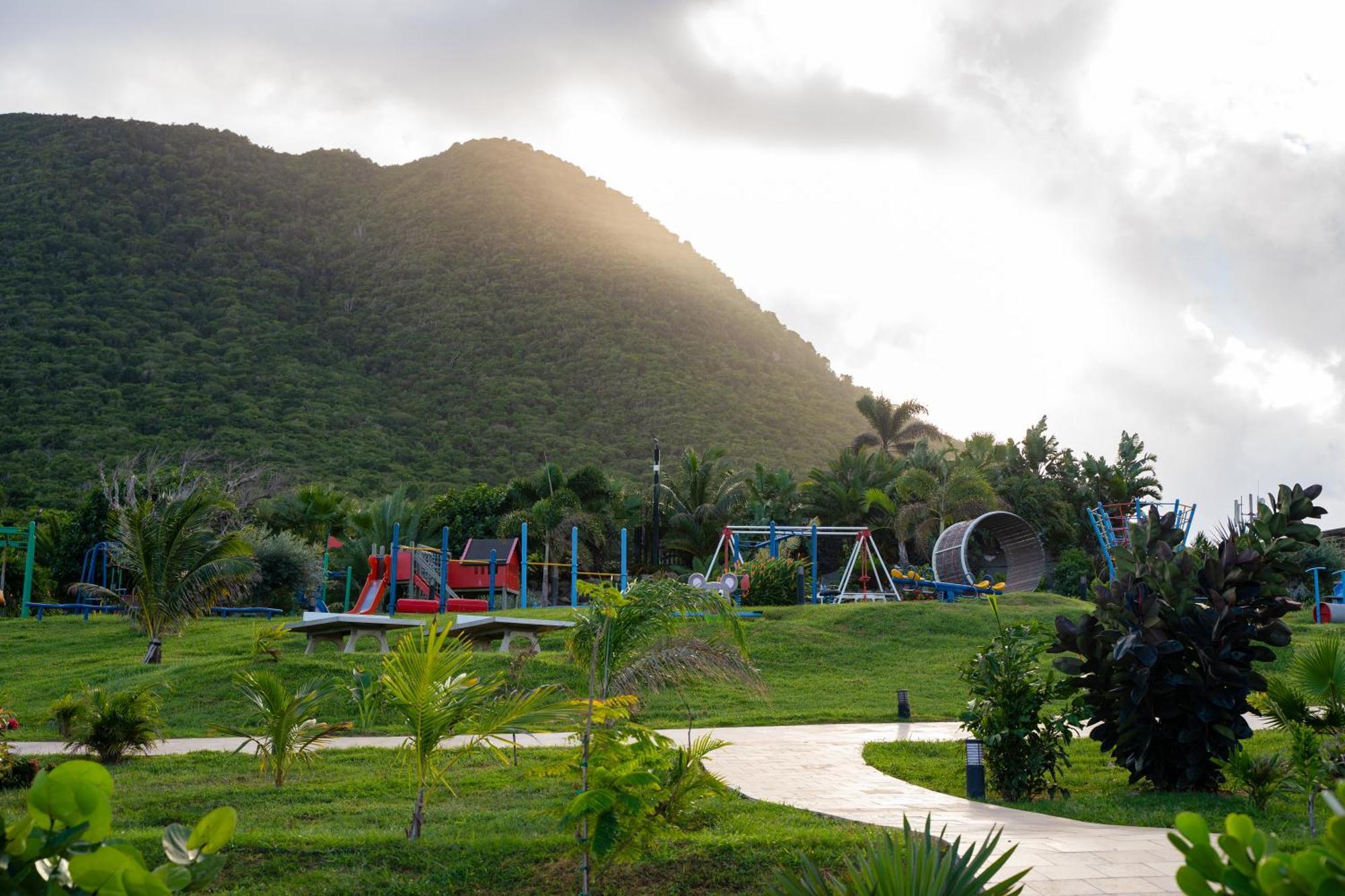 אורנייסטט Golden Rock Dive And Nature Resort מראה חיצוני תמונה
