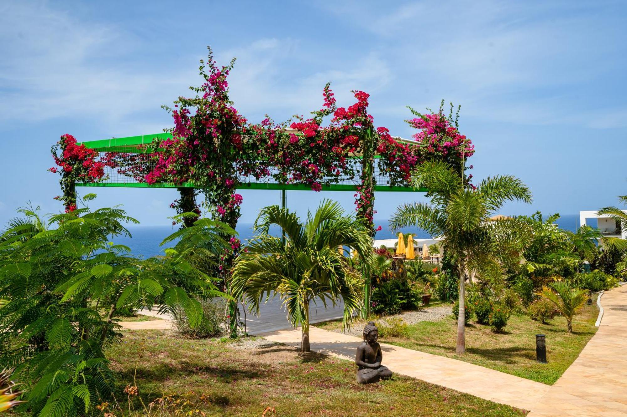 אורנייסטט Golden Rock Dive And Nature Resort מראה חיצוני תמונה